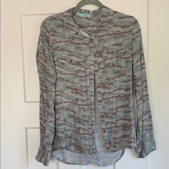 {Maurices} Women's Camouflage Button-Down Shirt - Picture 1 of 3